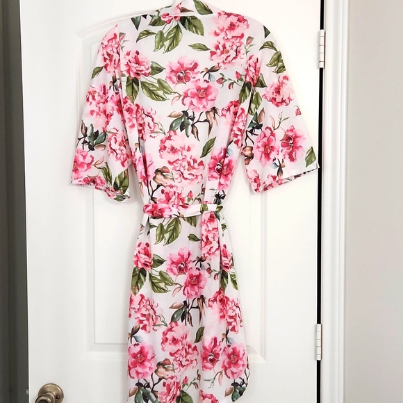 Pretty summer floral short robe by Show Me Your Mumu. Great condition! - Picture 6 of 9